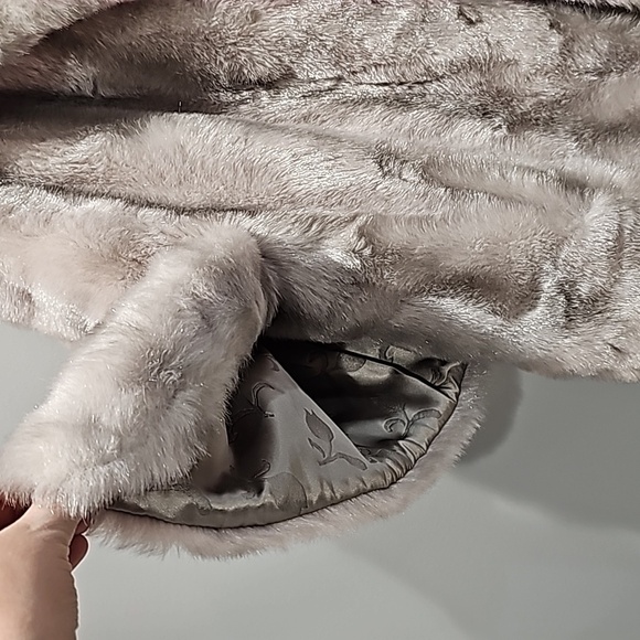 Sears fashions faux fur  jacket size m/l - Picture 3 of 7